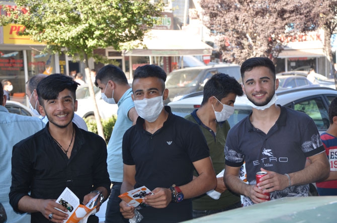 Hakkari'de YKS hareketliliği! TOBB maske dağıttı 8