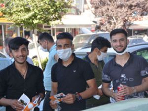 Hakkari'de YKS hareketliliği! TOBB maske dağıttı