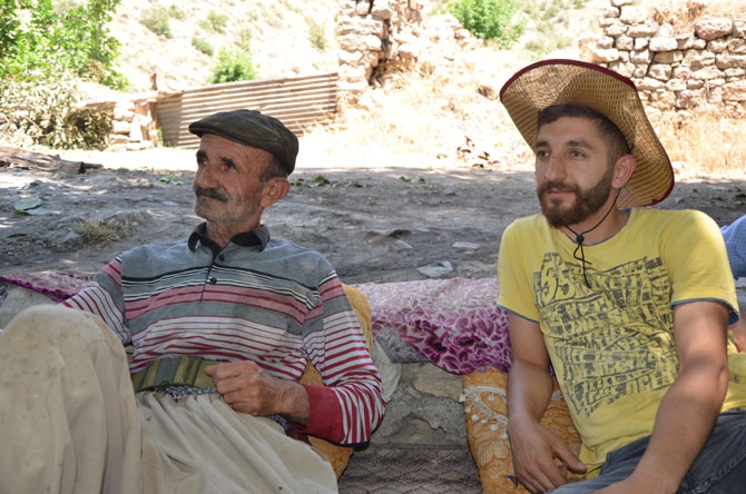 25 yıl sonra döndükleri köylerinde toprağa hayat veriyorlar 12