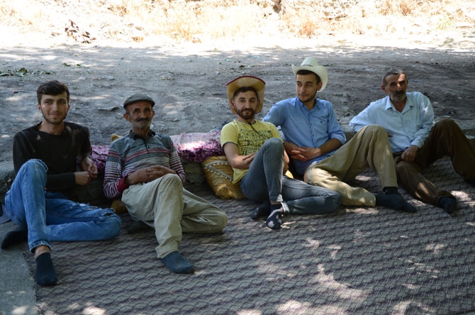 25 yıl sonra döndükleri köylerinde toprağa hayat veriyorlar 16