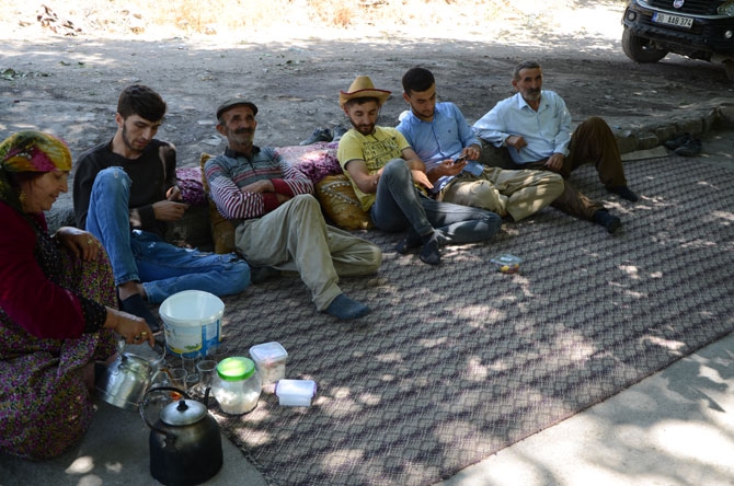 25 yıl sonra döndükleri köylerinde toprağa hayat veriyorlar 21