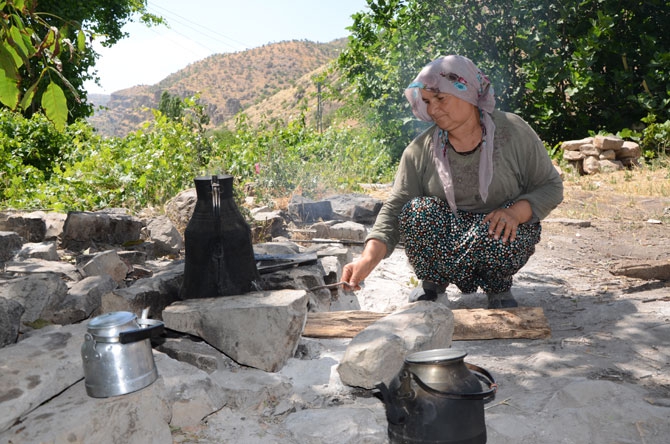 25 yıl sonra döndükleri köylerinde toprağa hayat veriyorlar 23