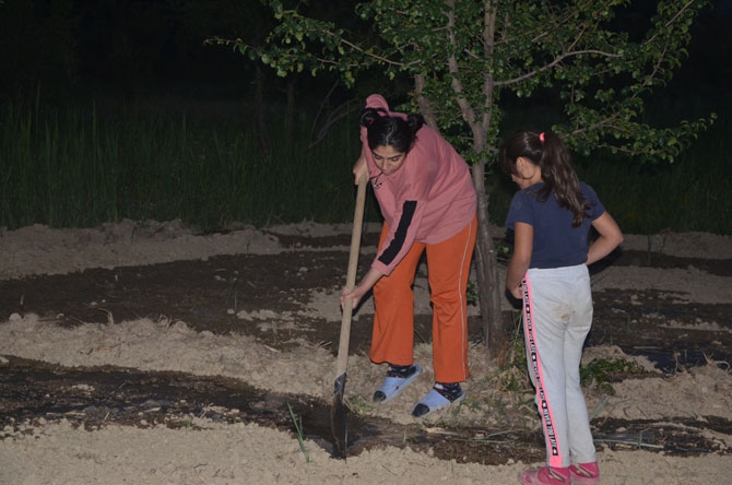 25 yıl sonra döndükleri köylerinde toprağa hayat veriyorlar 6