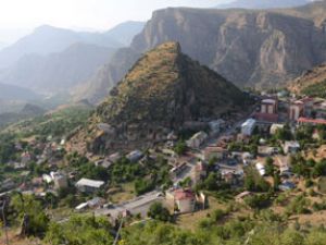 25 yıl sonra döndükleri köylerinde toprağa hayat veriyorlar