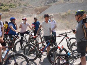 Hakkari Zap Vadisine bisiklet turu düzenlendi