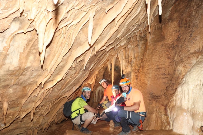 Hakkari'deki Sümbül Mağarası büyülüyor! 11