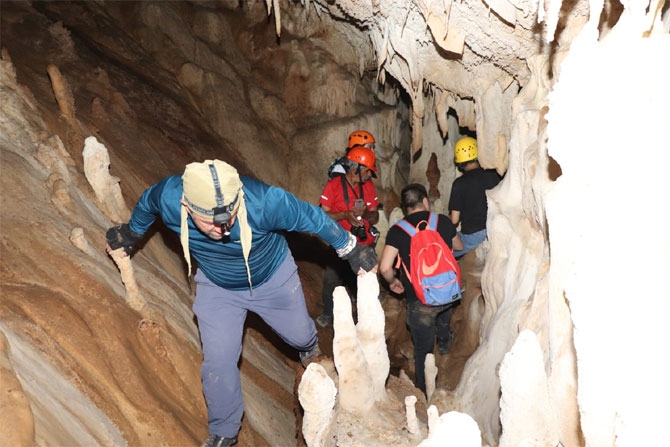 Hakkari'deki Sümbül Mağarası büyülüyor! 15