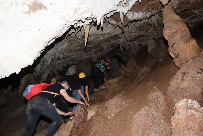 Hakkari'deki Sümbül Mağarası büyülüyor! 18