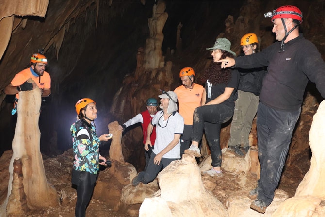 Hakkari'deki Sümbül Mağarası büyülüyor! 2