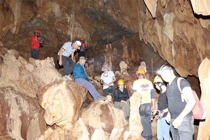 Hakkari'deki Sümbül Mağarası büyülüyor! 6