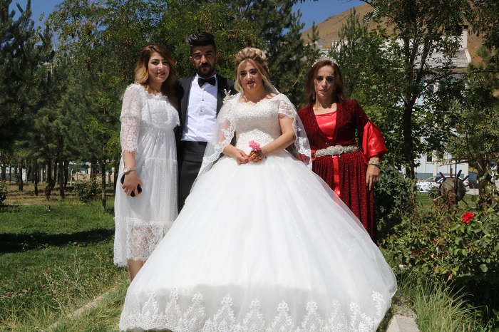 Ertuş ailesinin mutlu günü! 17