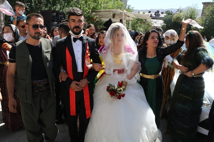 Ertuş ailesinin mutlu günü! 2