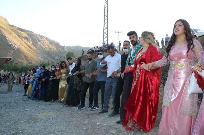 Ertuş ailesinin mutlu günü! 26