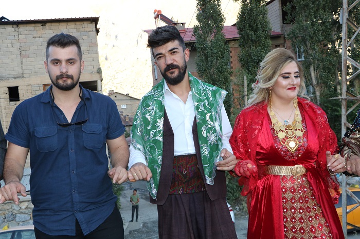 Ertuş ailesinin mutlu günü! 28