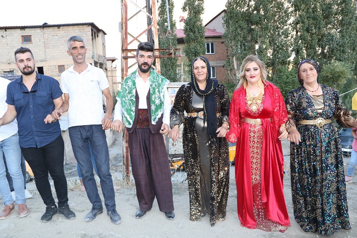 Ertuş ailesinin mutlu günü! 31