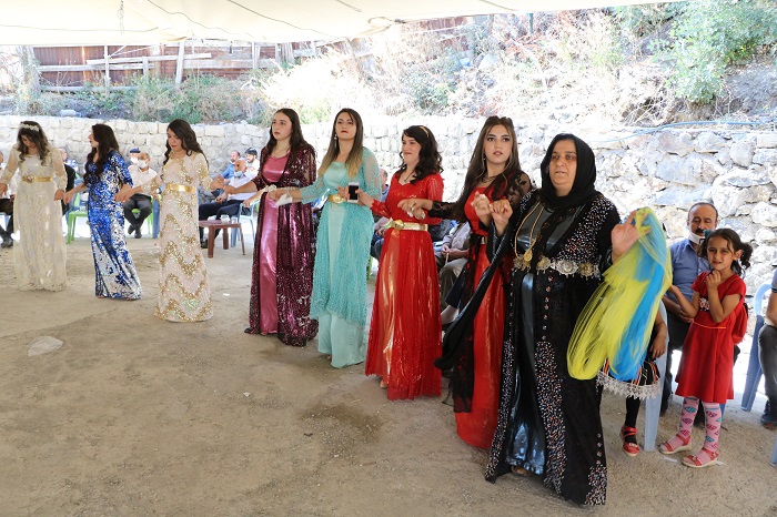 Ertuş ailesinin mutlu günü! 42