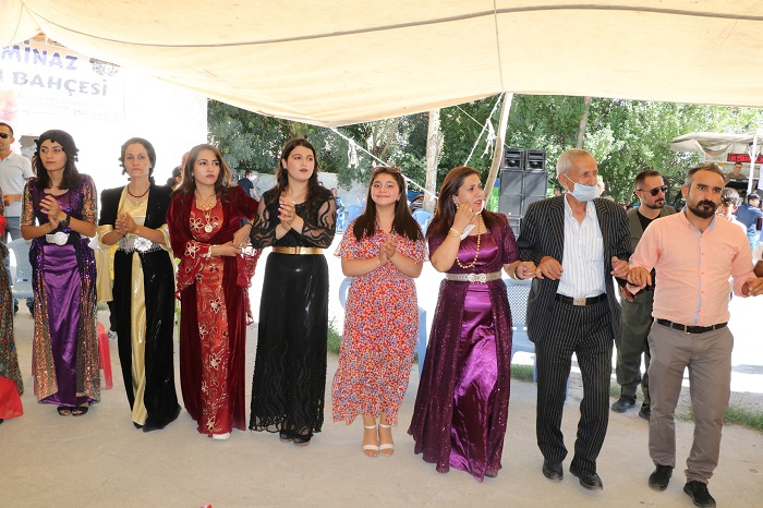 Ertuş ailesinin mutlu günü! 44