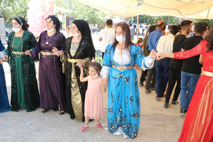 Ertuş ailesinin mutlu günü! 48