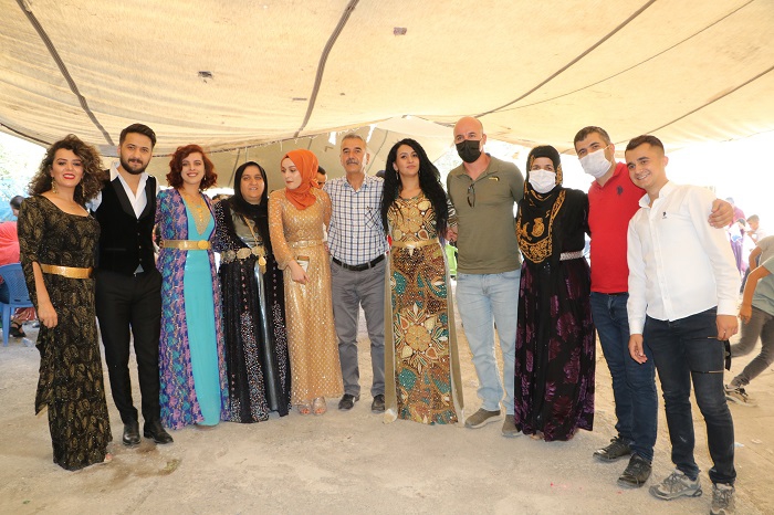 Ertuş ailesinin mutlu günü! 53