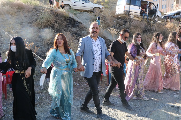 Ertuş ailesinin mutlu günü! 60