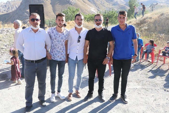 Ertuş ailesinin mutlu günü! 64