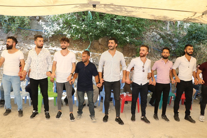 Ertuş ailesinin mutlu günü! 65