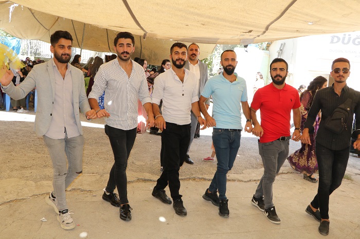 Ertuş ailesinin mutlu günü! 69