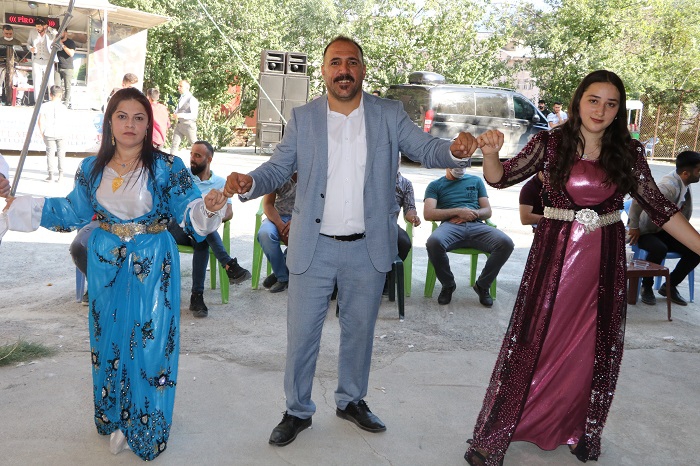 Ertuş ailesinin mutlu günü! 72