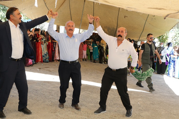 Ertuş ailesinin mutlu günü! 73