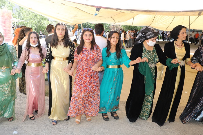 Ertuş ailesinin mutlu günü! 77