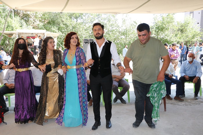 Ertuş ailesinin mutlu günü! 80