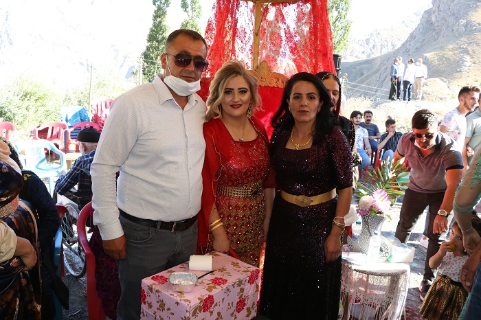 Ertuş ailesinin mutlu günü! 81