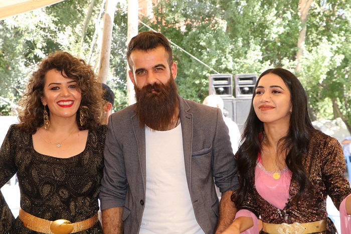 Ertuş ailesinin mutlu günü! 82