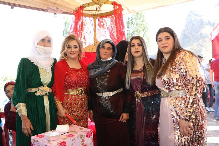 Ertuş ailesinin mutlu günü! 83