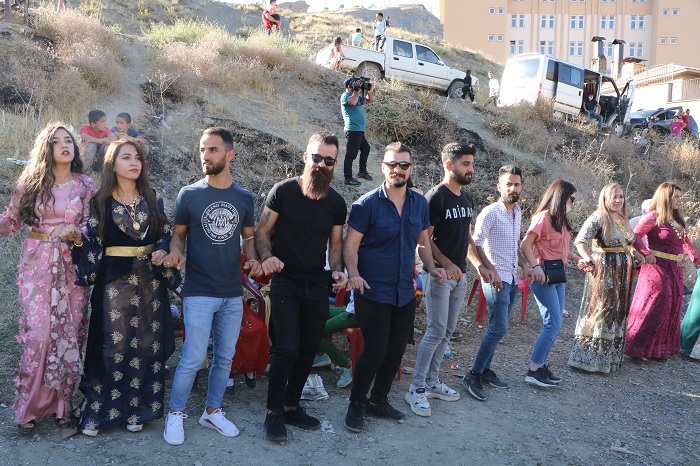 Ertuş ailesinin mutlu günü! 87