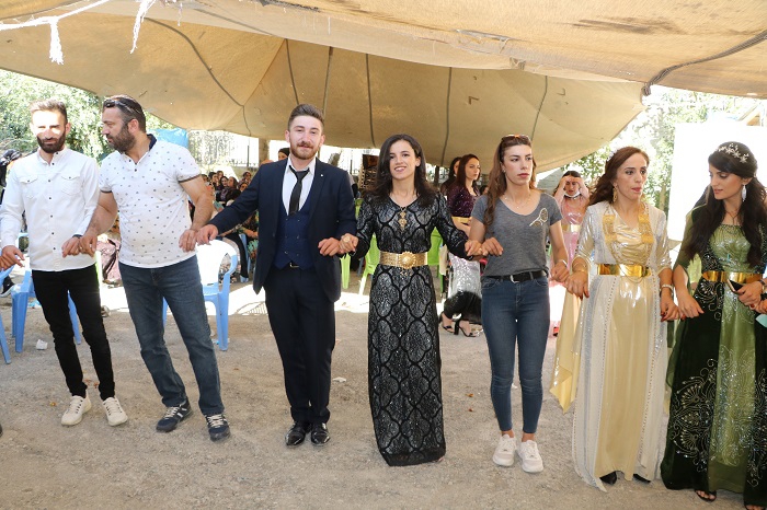 Ertuş ailesinin mutlu günü! 88