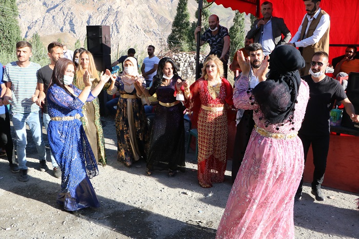 Ertuş ailesinin mutlu günü! 89