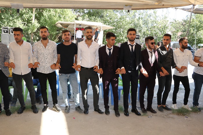 Ertuş ailesinin mutlu günü! 90