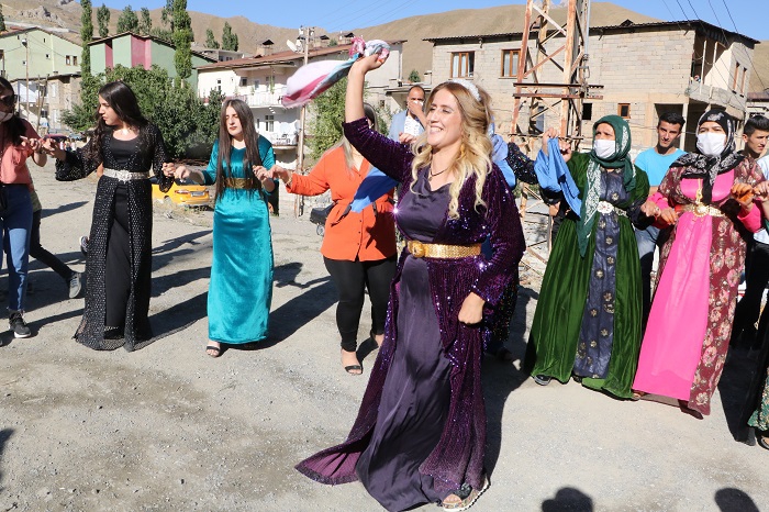 Ertuş ailesinin mutlu günü! 96