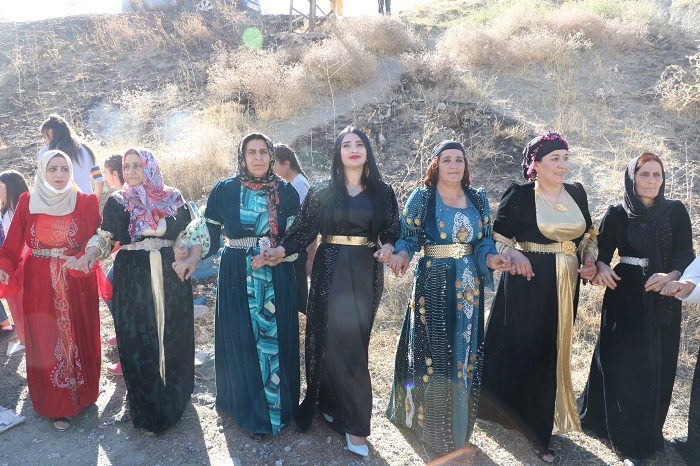 Ertuş ailesinin mutlu günü! 97