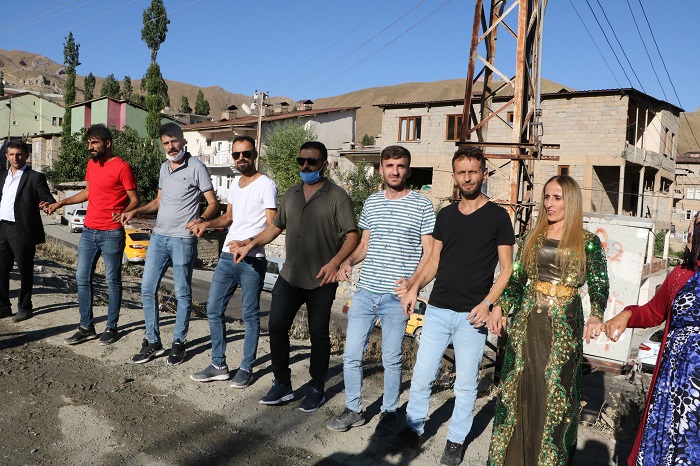 Ertuş ailesinin mutlu günü! 99