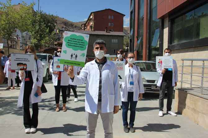 Hakkari'de öğretmenler farkındalık için yürüdü! 14
