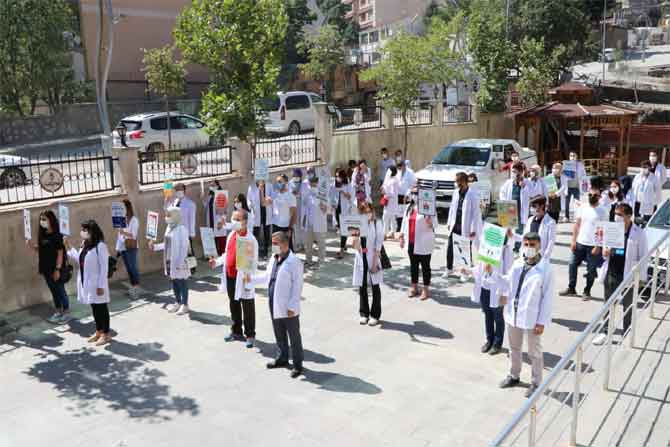 Hakkari'de öğretmenler farkındalık için yürüdü! 17