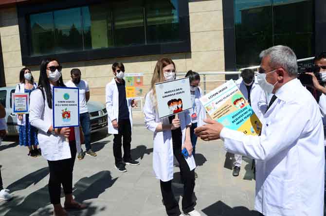 Hakkari'de öğretmenler farkındalık için yürüdü! 2