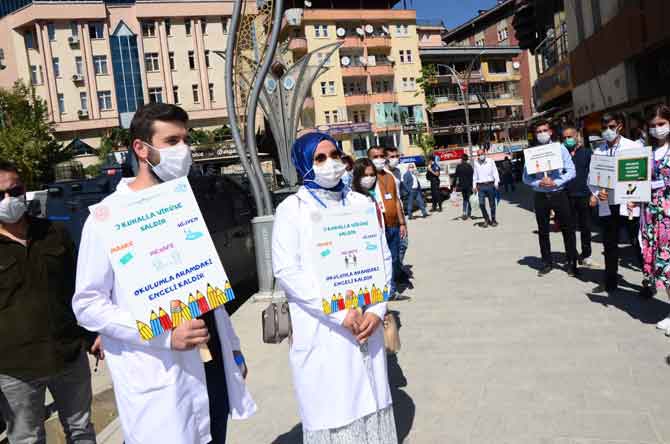 Hakkari'de öğretmenler farkındalık için yürüdü! 9