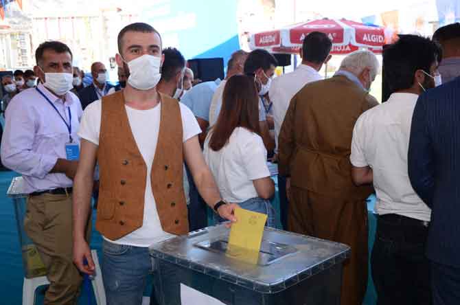 Ak Parti Merkez ilçe kongresi yapıldı 27