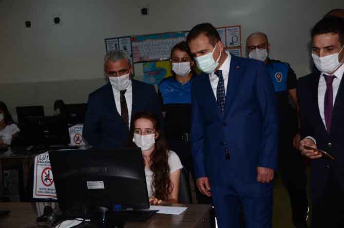 Vali Akbıyık’tan okul ziyareti ve maske denetimi! 1