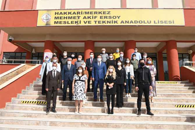 Vali Akbıyık’tan okul ziyareti ve maske denetimi! 10