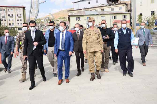 Vali Akbıyık’tan okul ziyareti ve maske denetimi! 11