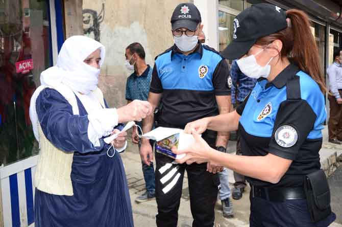 Vali Akbıyık’tan okul ziyareti ve maske denetimi! 14